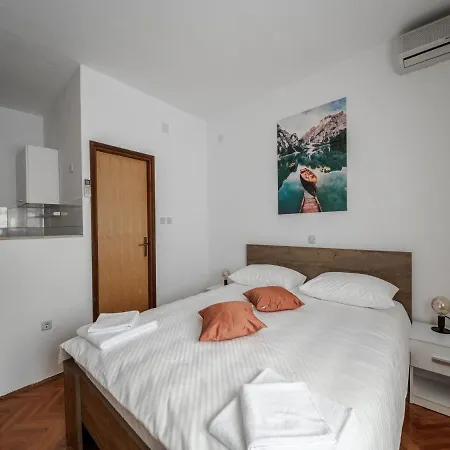 In Near Paklenica Park Apartman